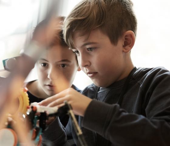 2187_gettyimages-1207915084-edit boys kids child experiment