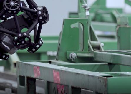 robot cell preforms 3D scanning on stand